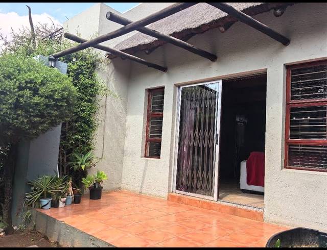 2 BEDROOM TOWNHOUSE FOR SALE IN SHARONLEA